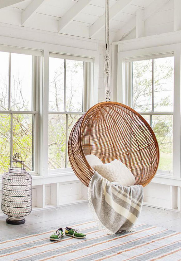 chaise-hamac-chaise-boule-en-osier-et-grande-lanterne-déco